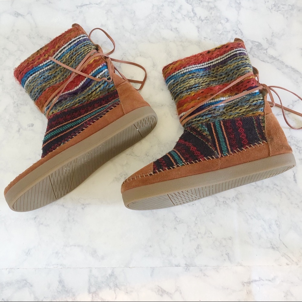TomsNepal Moccasin Tie Wrap Booties Size 8